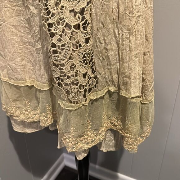 Simply Couture khaki crinkle lace short sleeve & trim embroidered mesh hem top - Picture 6 of 8